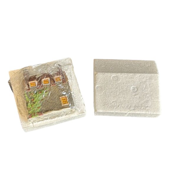 Department 56 Charles Dickens Heritage Dedlock Arms Ornament Collectors Edition - Picture 2 of 11